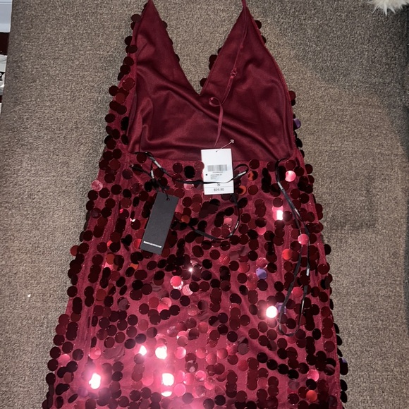 Forever 21 sequin halter mini dress in maroon size small. Brand new. - Picture 2 of 2